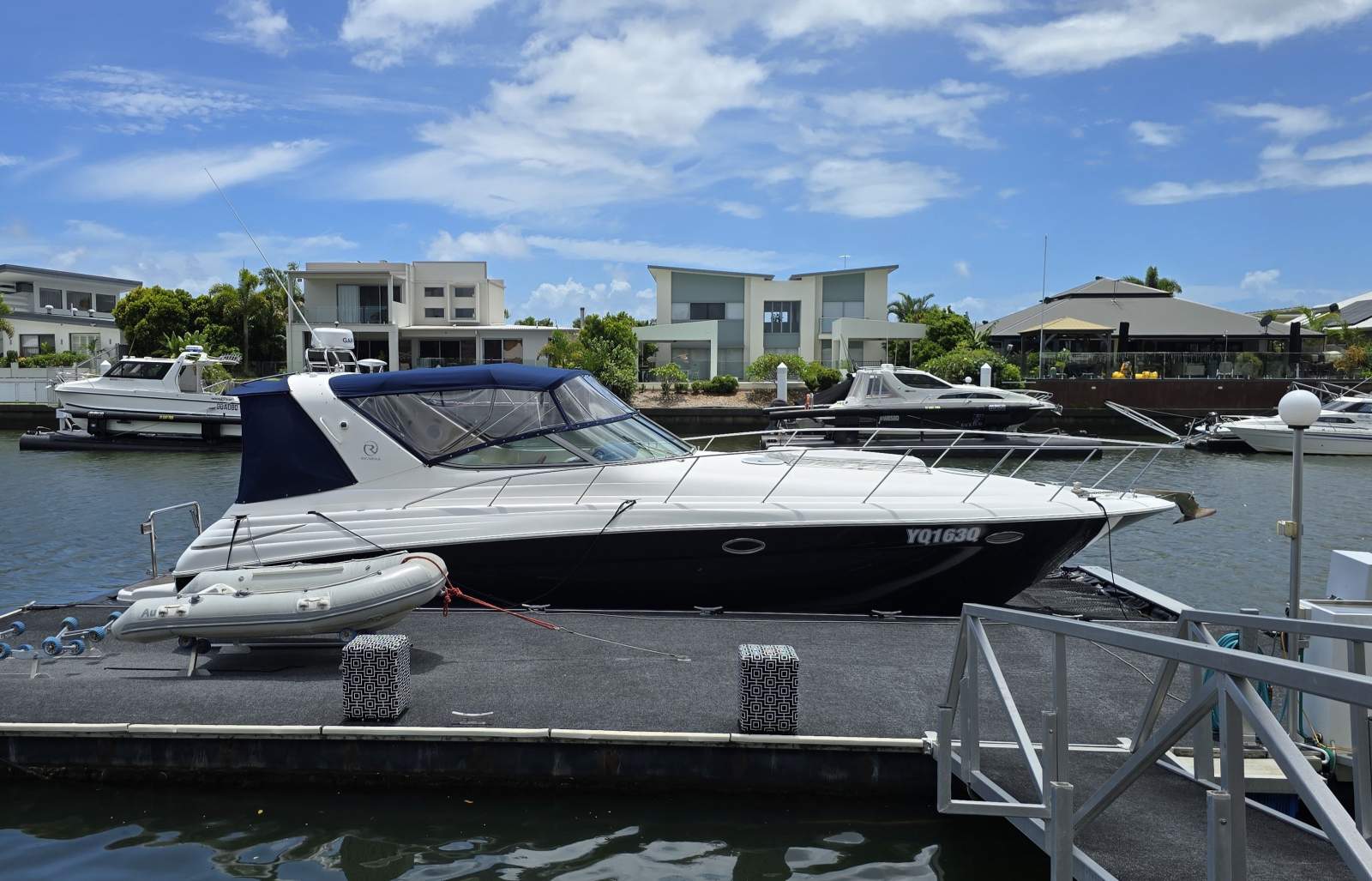 Riviera M370 Sports Cruiser With Sea Pen