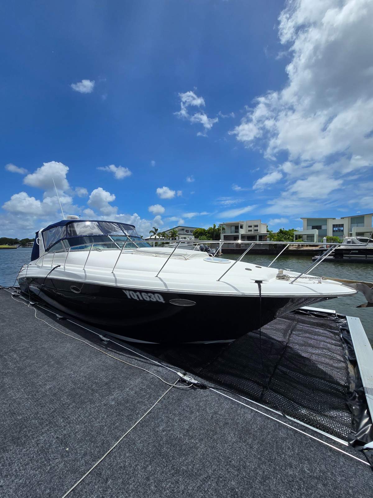 Riviera M370 Sports Cruiser With Sea Pen