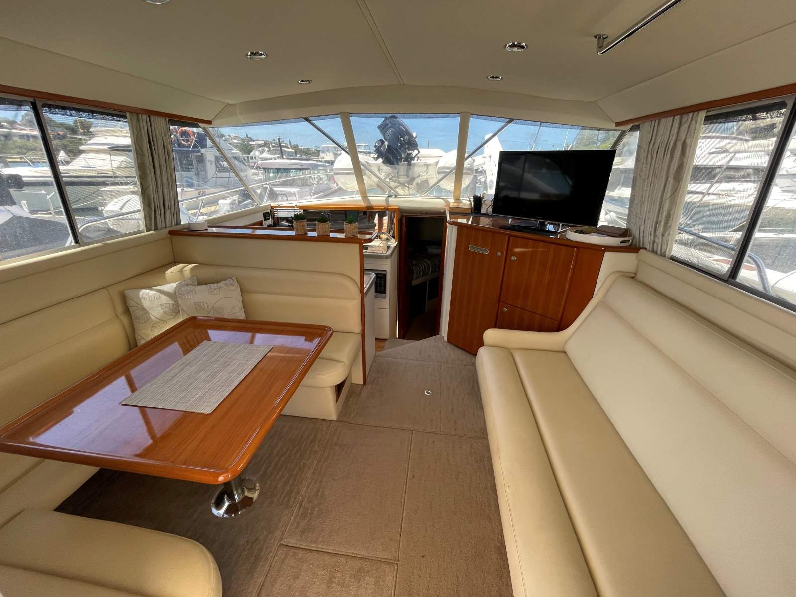 Caribbean 35 Flybridge Cruiser MK 3