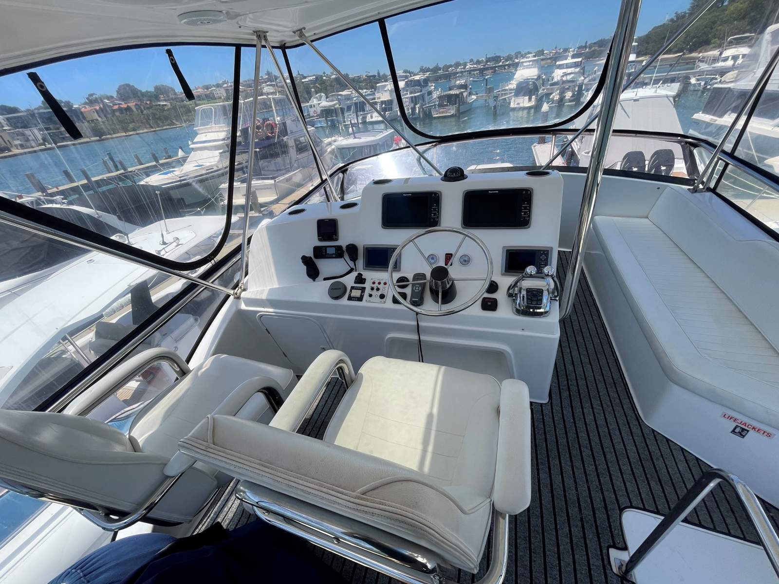 Caribbean 35 Flybridge Cruiser MK 3