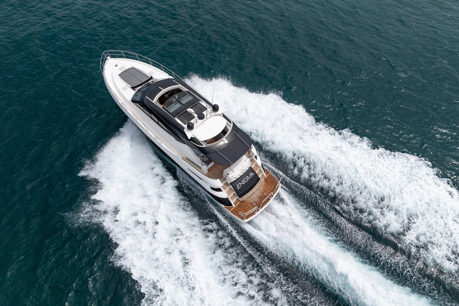 Riviera 6000 Sport Yacht
