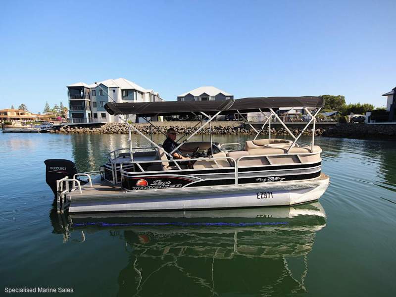 Sun Tracker Party Barge 22 DLX Signature Series *** INCLUDES TRAILER *** $ 49,900 ***