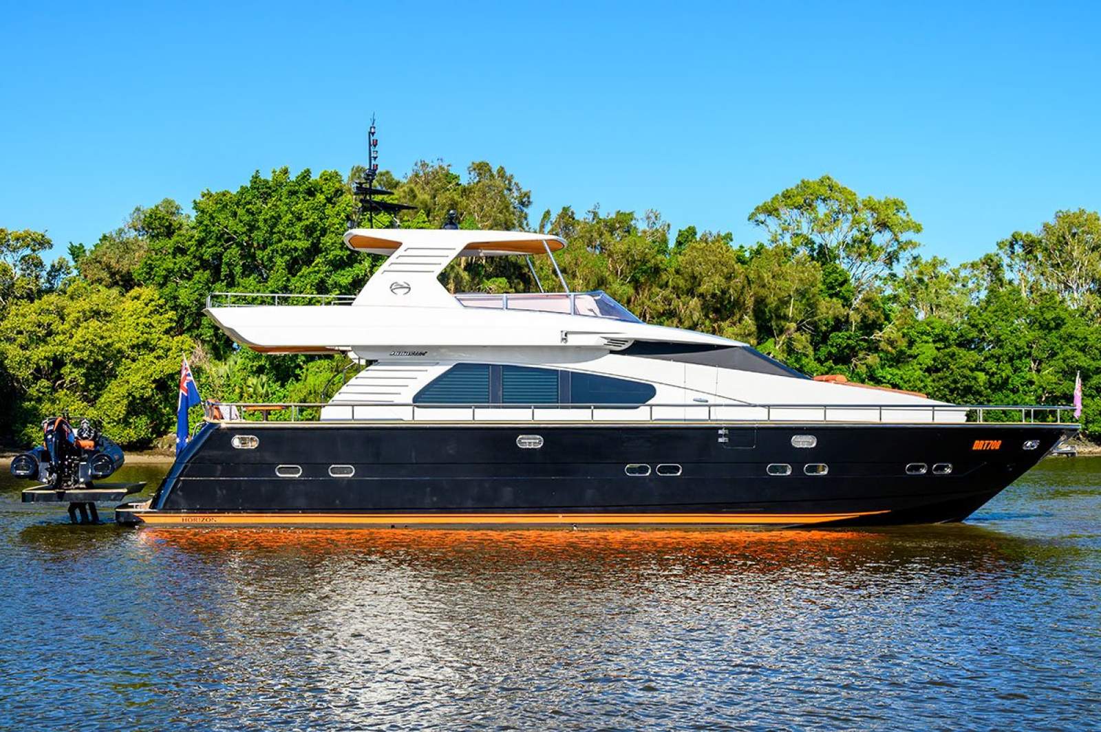 Horizon Yacht E65