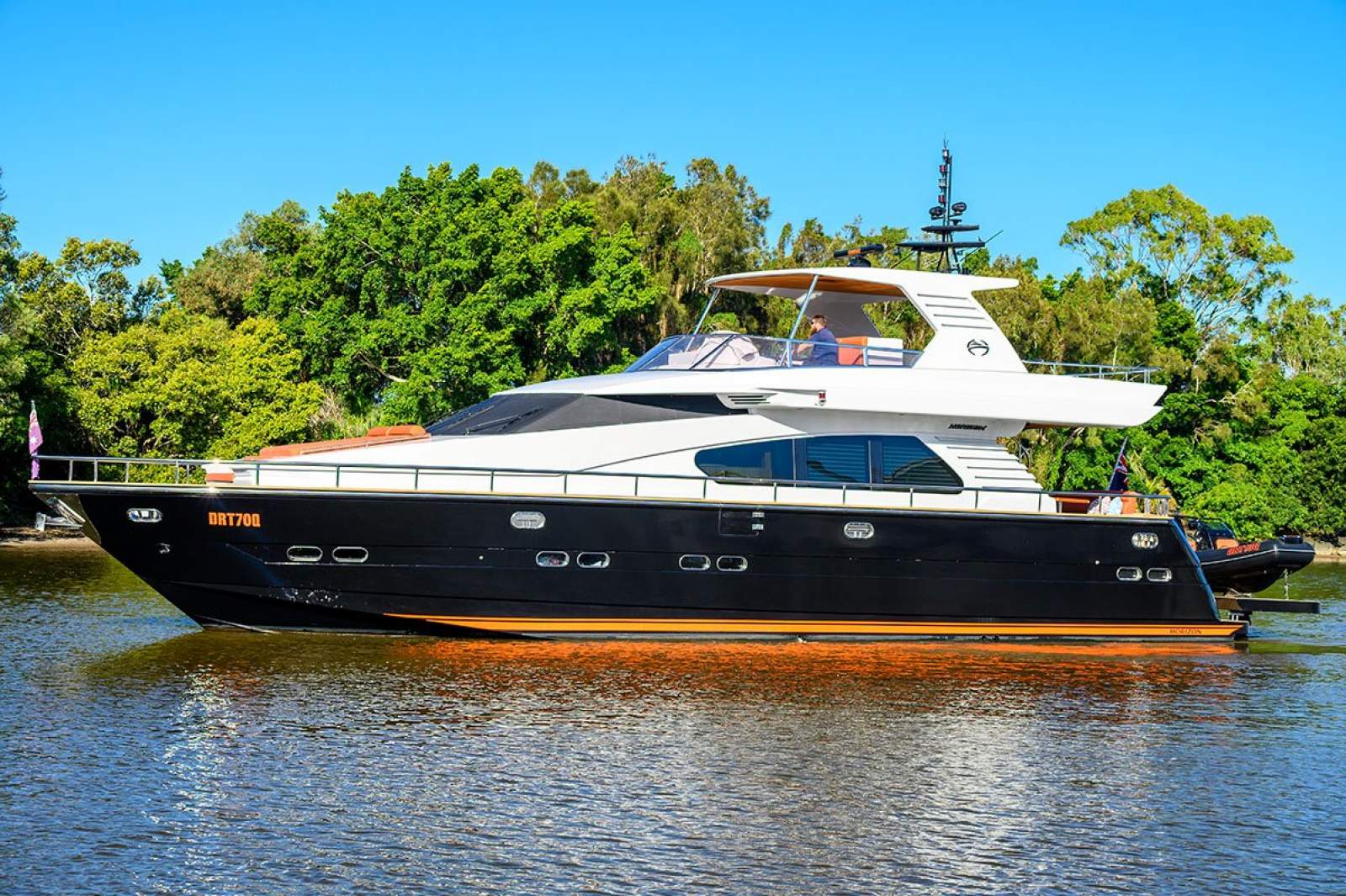 Horizon Yacht E65