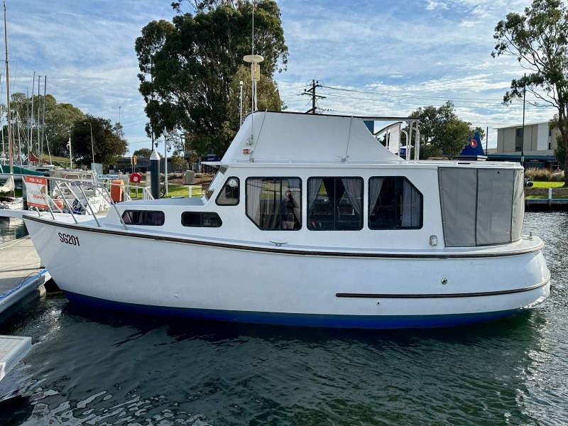 Mangrove Jack 28 Flybridge Cruiser