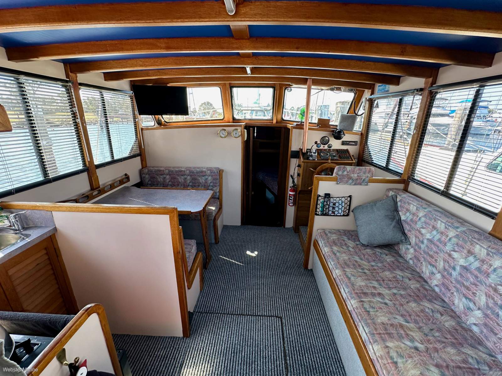 Mangrove Jack 28 Flybridge Cruiser