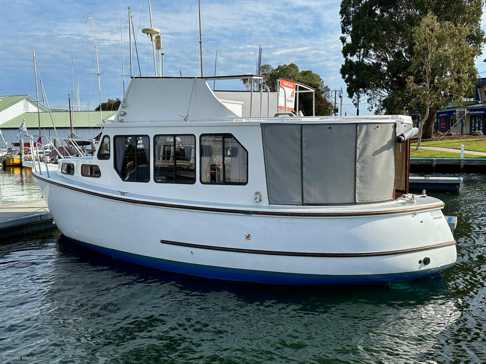 Mangrove Jack 28 Flybridge Cruiser