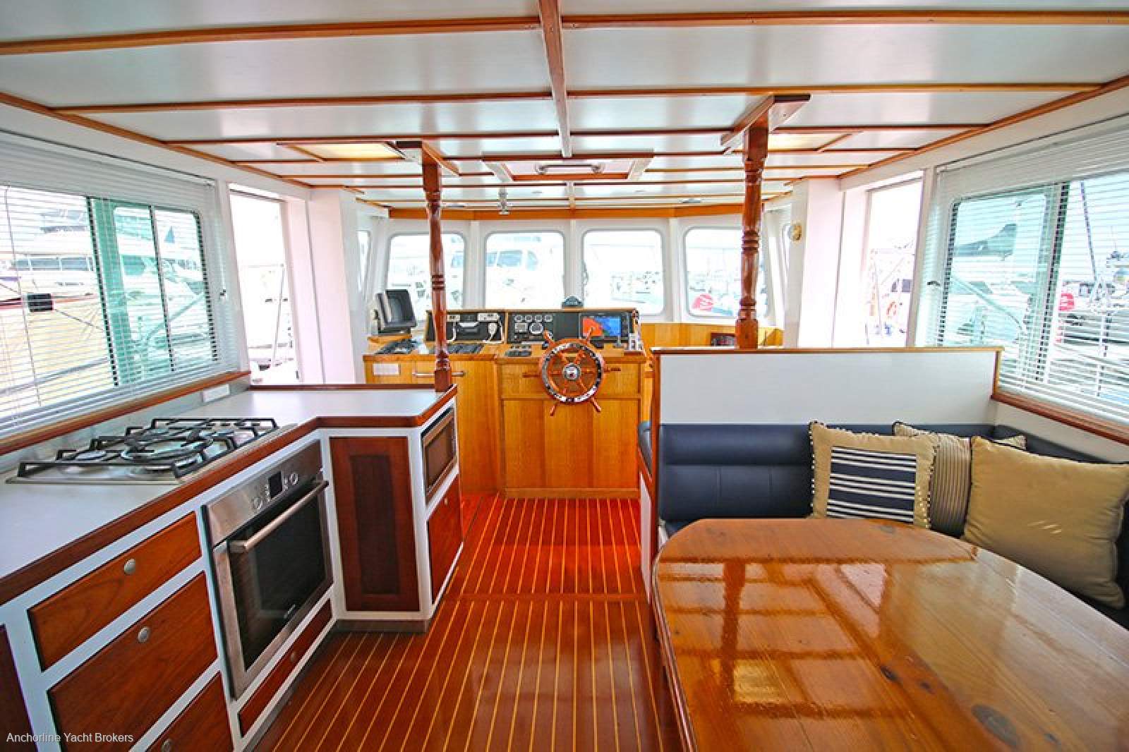 Millkraft 47 Bridgedeck Cruiser