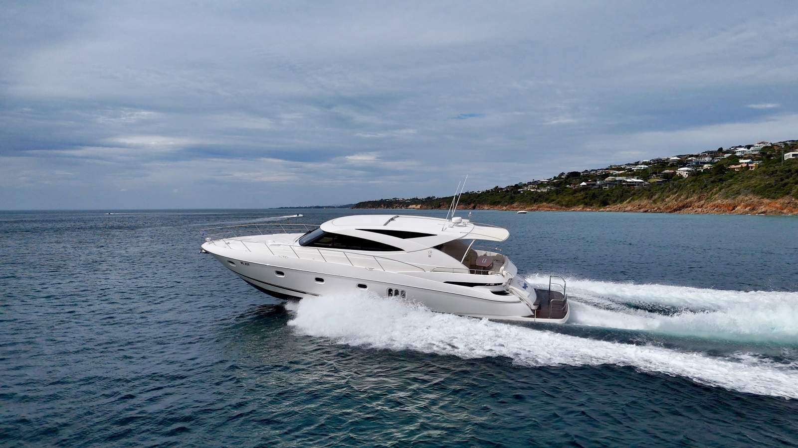 Riviera 5800 Sport Yacht