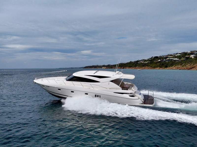 Riviera 5800 Sport Yacht