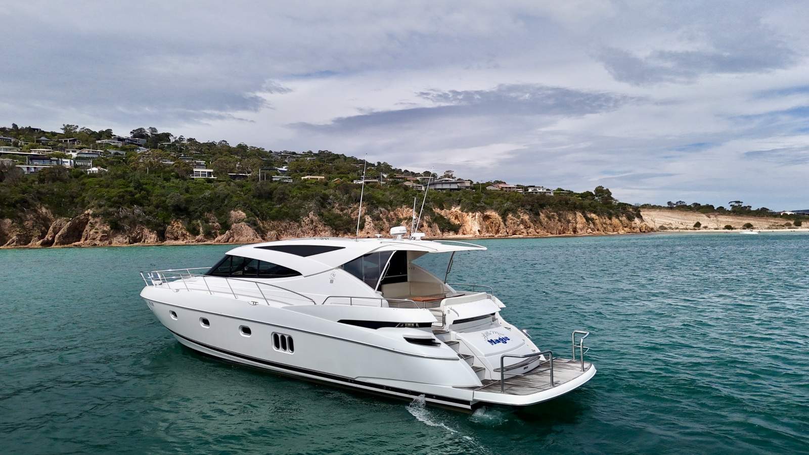 Riviera 5800 Sport Yacht