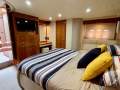 Riviera 5800 Sport Yacht