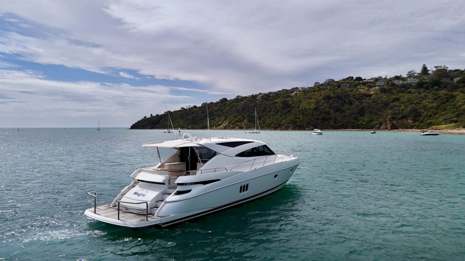 Riviera 5800 Sport Yacht