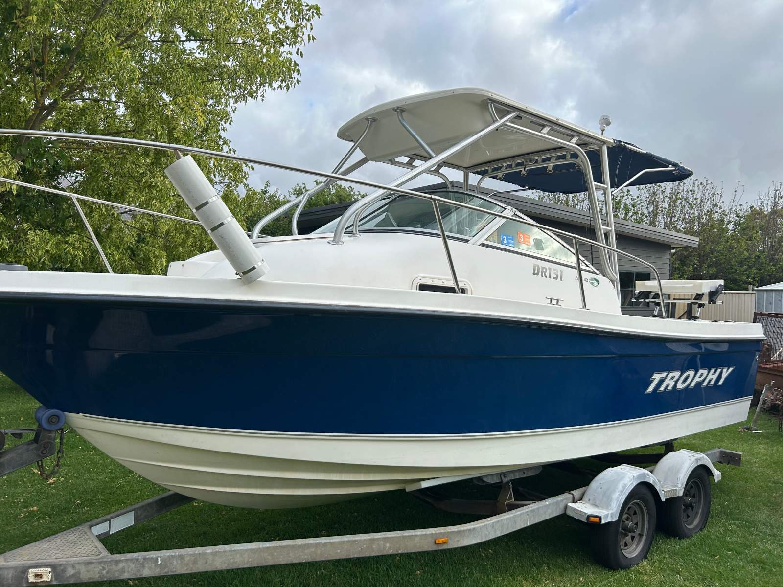 Bayliner 2052 Trophy walk around