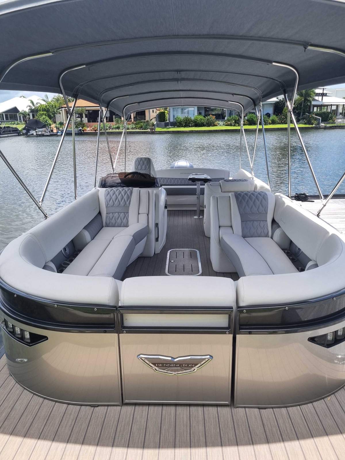 Bennington Pontoon Boat 25 RSBA 25 RX Swing Back 25RXSBST