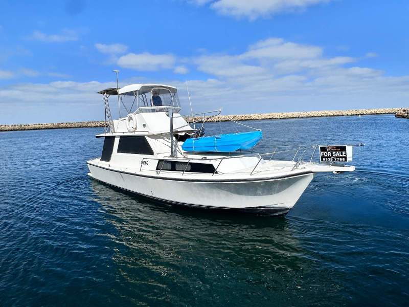 Northshore 37 Flybridge Cruiser " DIESEL SHAFT, BOW THRUSTER, DUAL HELMS "