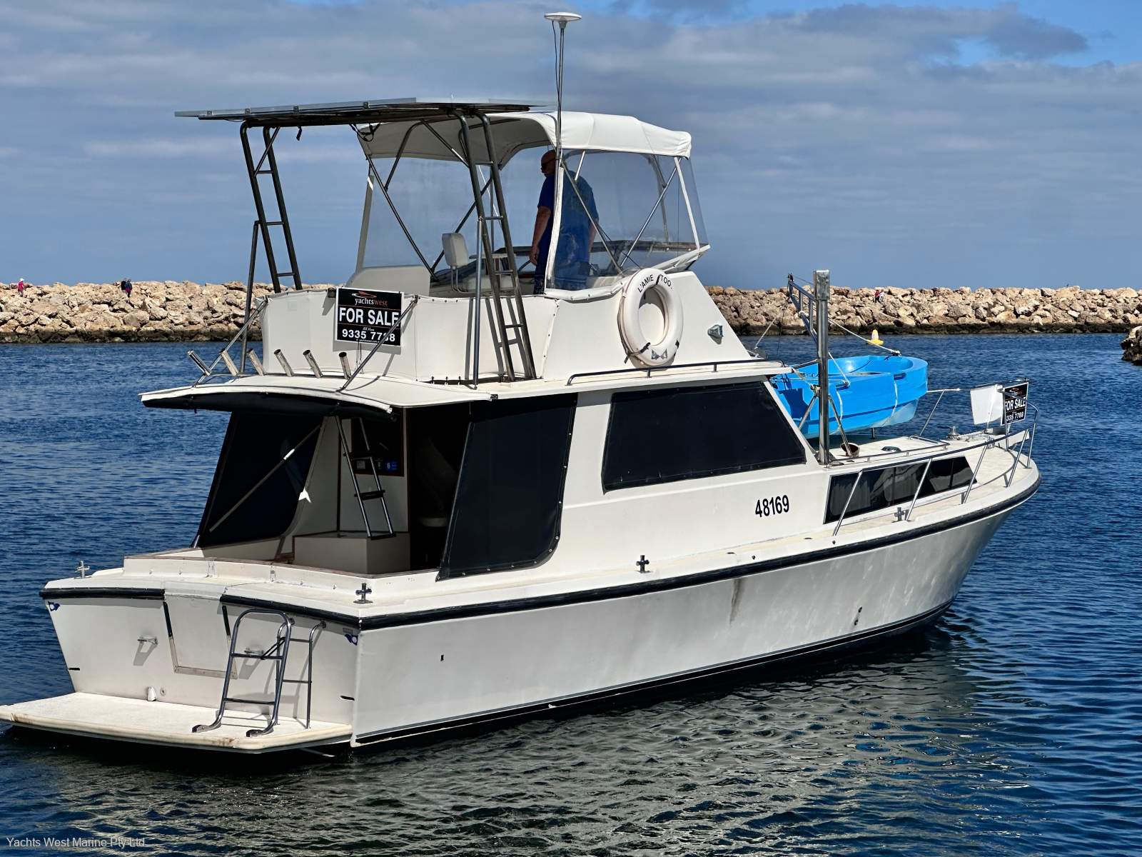 Northshore 37 Flybridge Cruiser " DIESEL SHAFT, BOW THRUSTER, DUAL HELMS ":NORTHSHORE 37 by YACHTS WEST