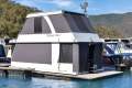 Mini Me Houseboat Holiday Home on Lake Eildon:Mini Me on Lake Eildon
