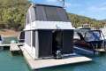 Mini Me Houseboat Holiday Home on Lake Eildon:Mini Me on Lake Eildon