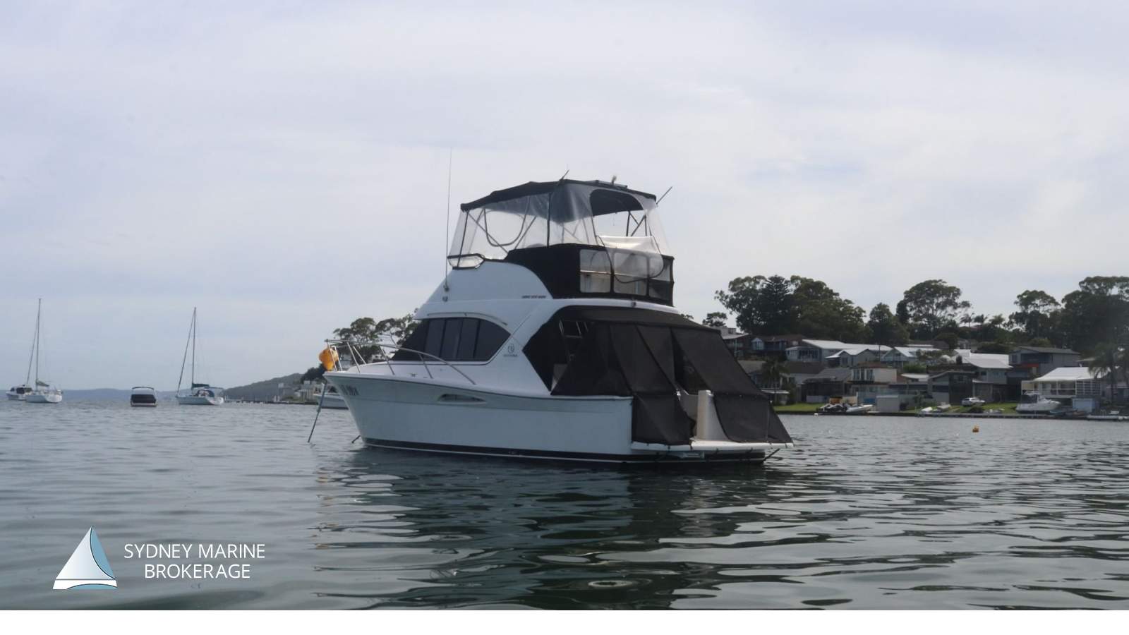 Riviera 3350 Flybridge:3 Sydney Marine Brokerage Riviera 3350 Flybridge For Sale
