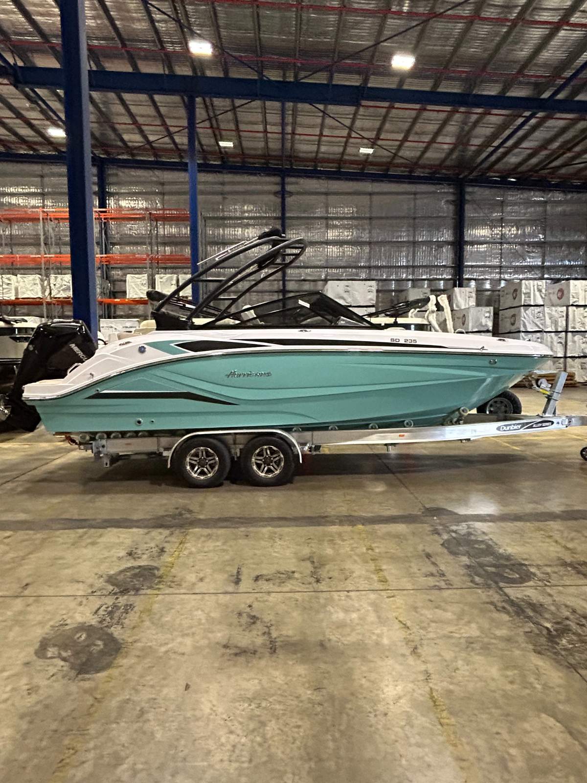 Hurricane Sundeck 235