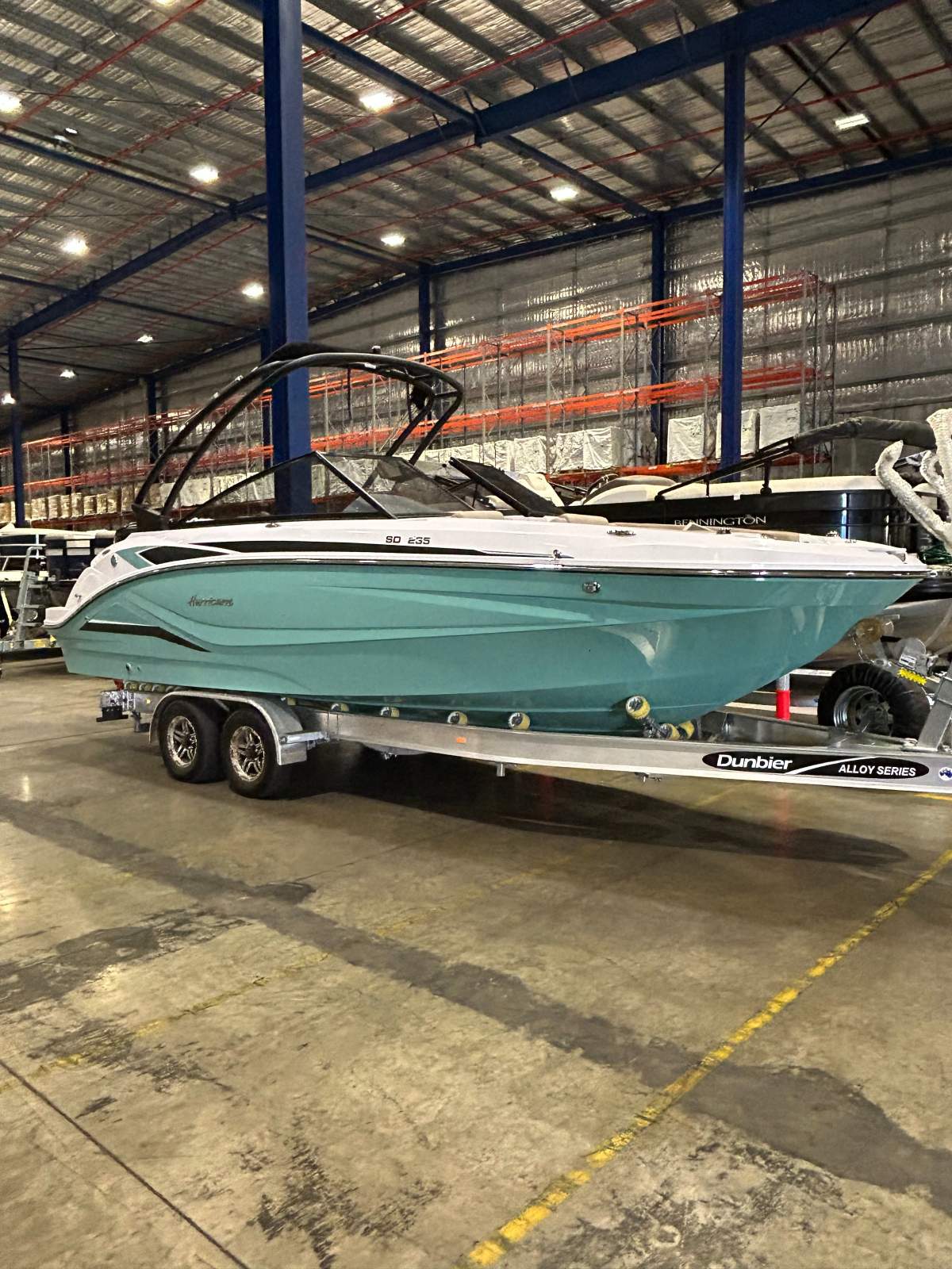 Hurricane Sundeck 235