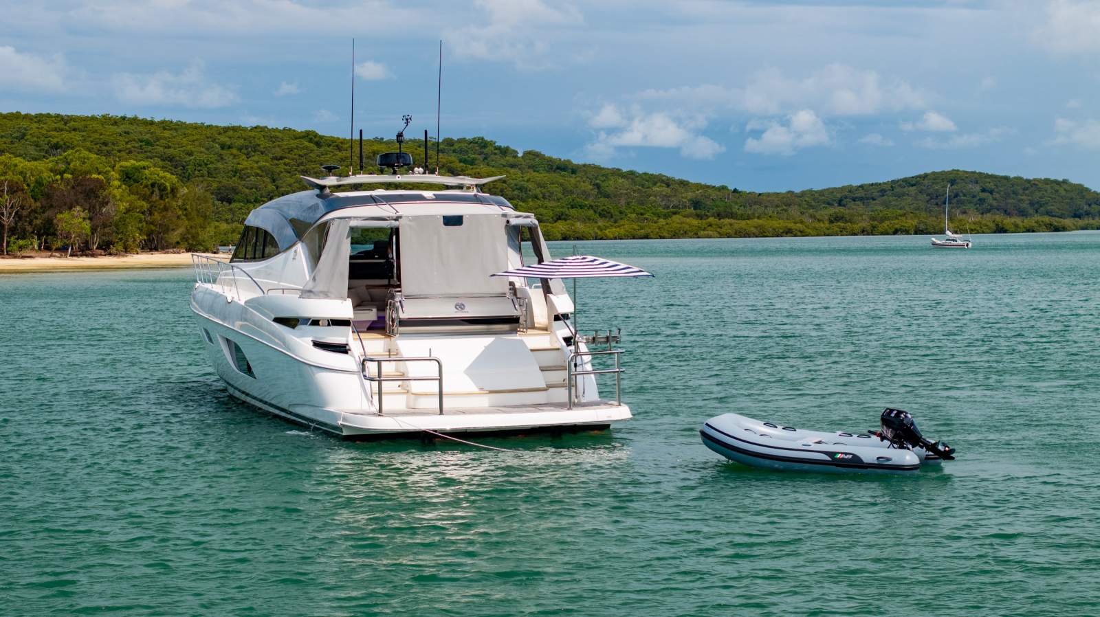 Riviera 6000 Sport Yacht Platinum Edition