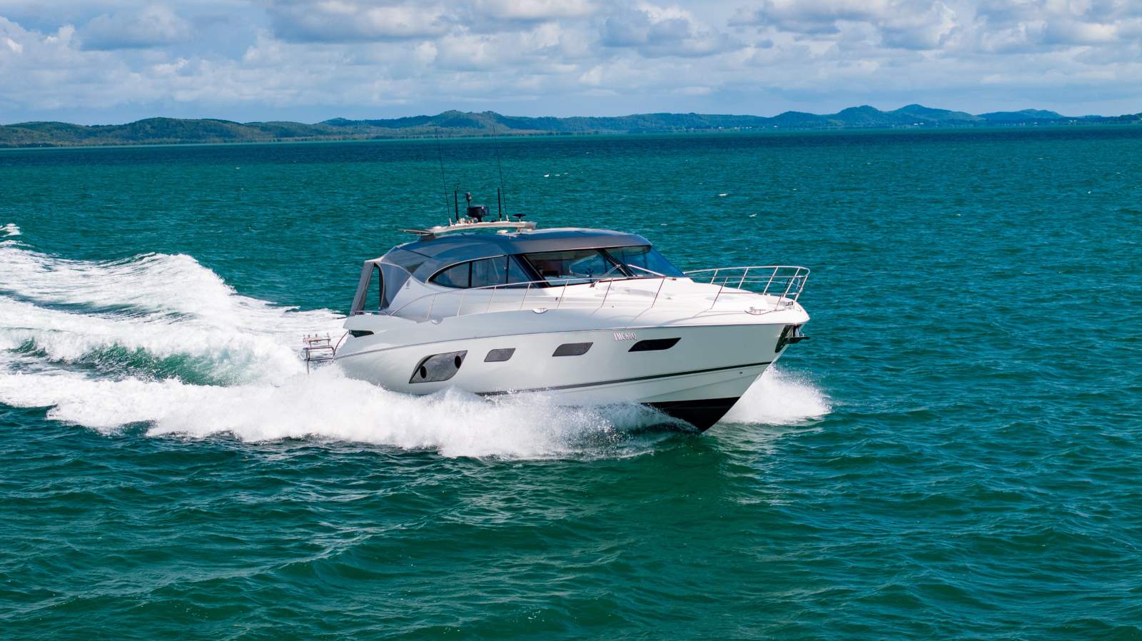 Riviera 6000 Sport Yacht Platinum Edition
