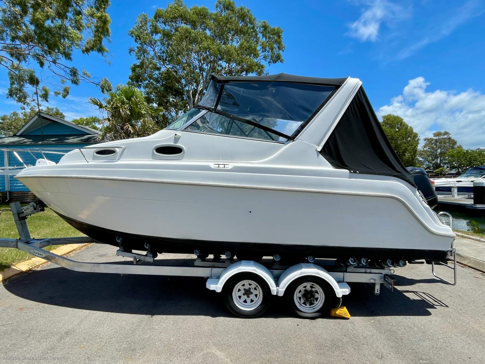 Haines Hunter 680 Applause
