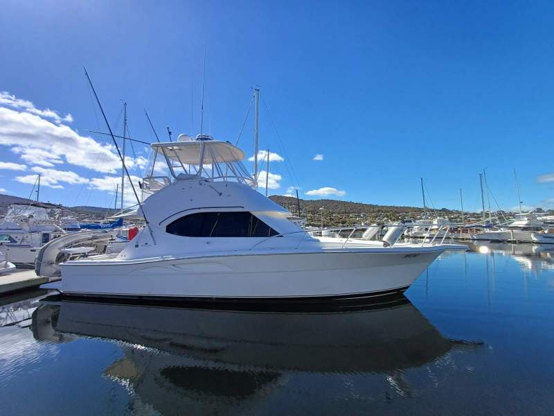 Riviera 37 Flybridge