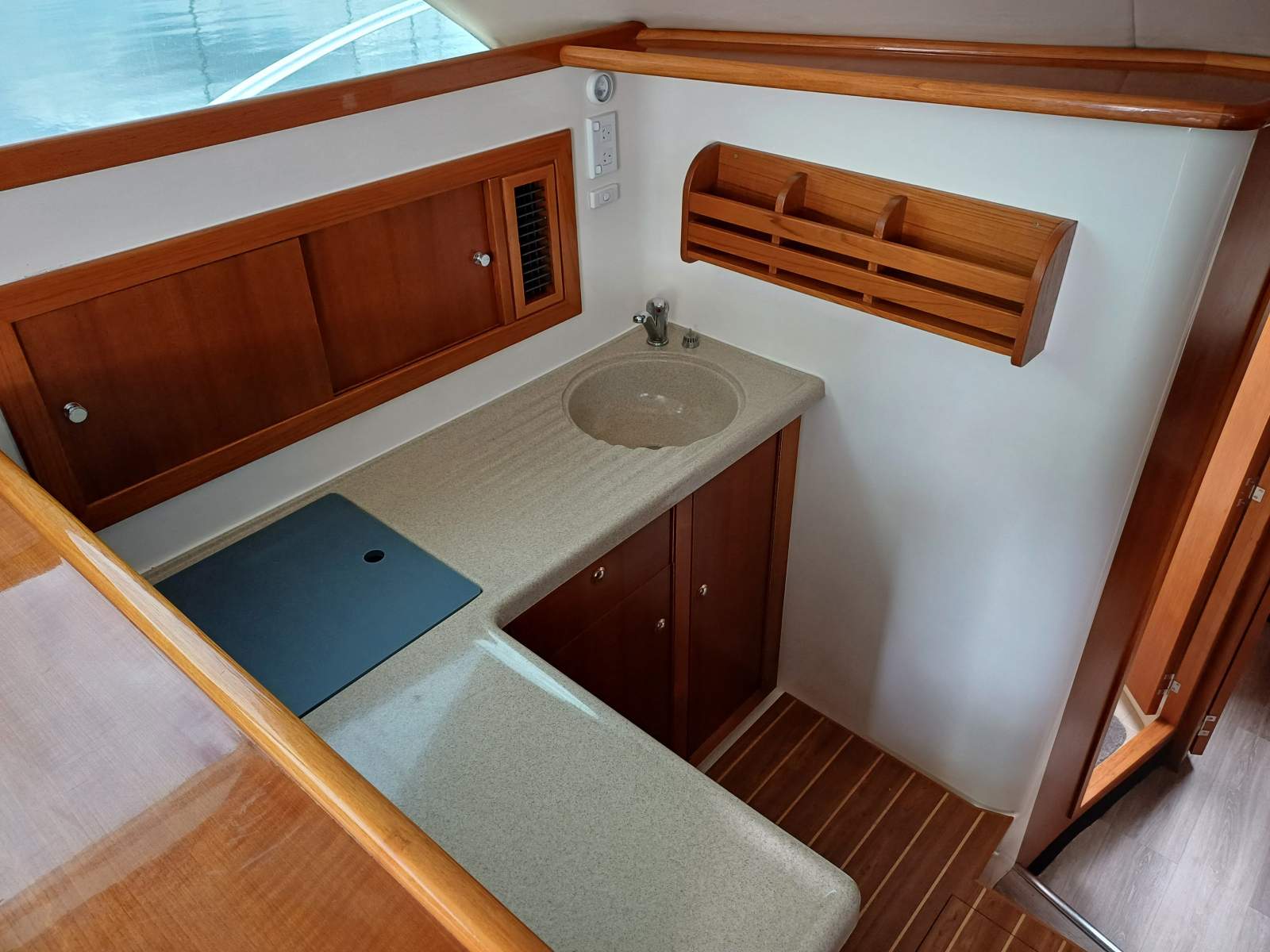 Sunset Boulevard Riviera 37 Flybridge Twin 370hp Cummins. Set up for offshore fishing Boat Brokers of Tasmania