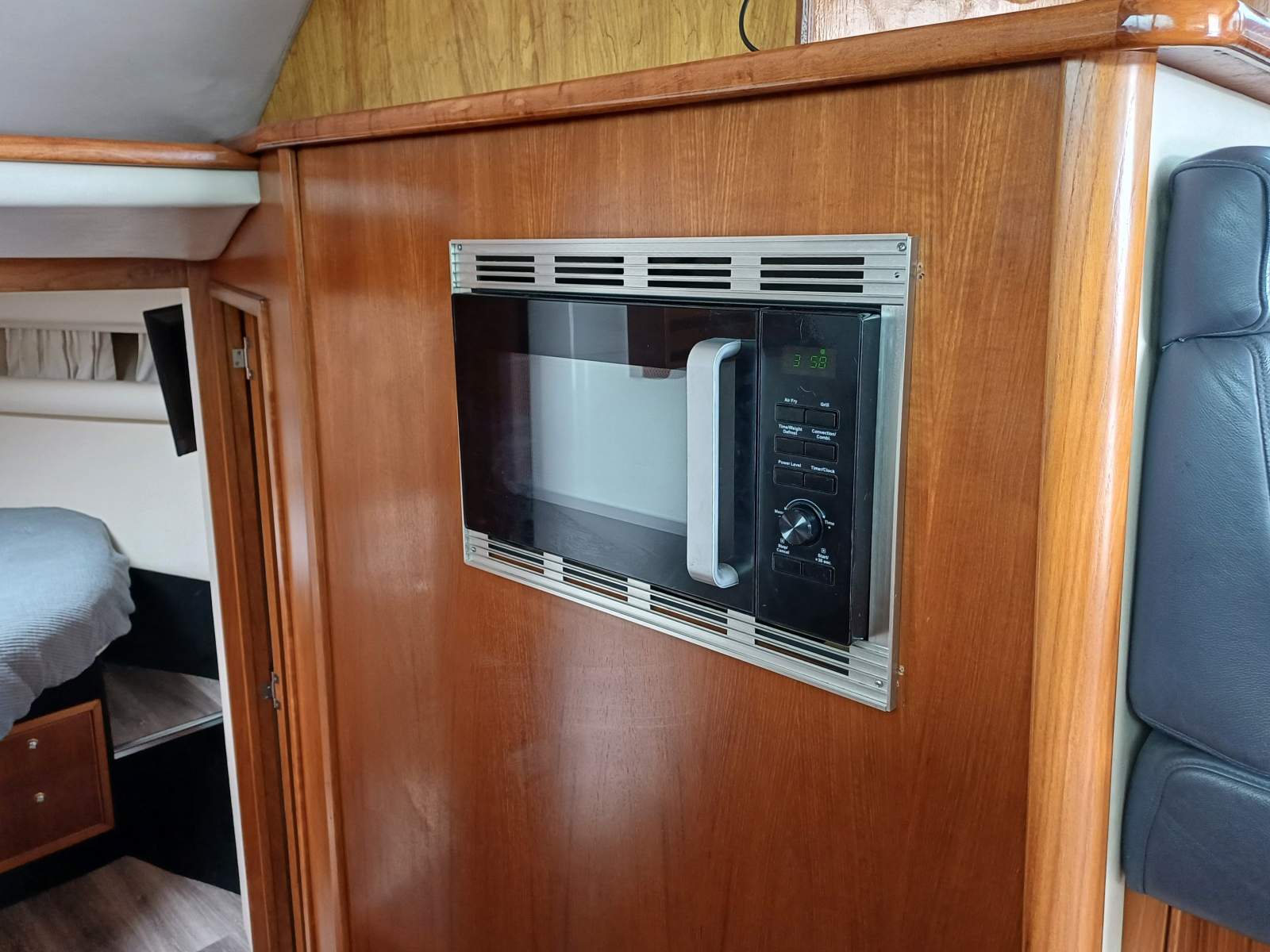 Sunset Boulevard Riviera 37 Flybridge Twin 370hp Cummins. Set up for offshore fishing Boat Brokers of Tasmania