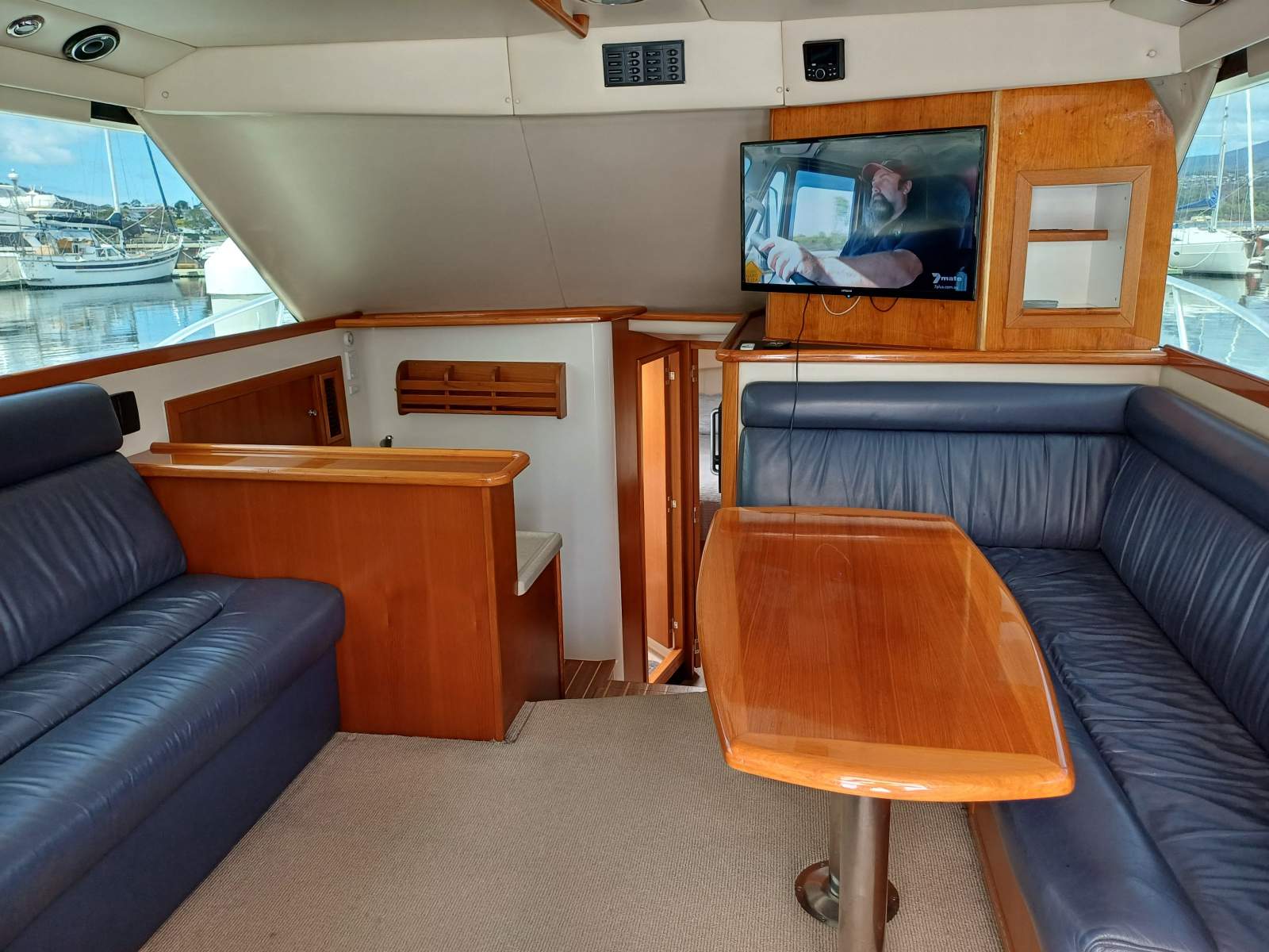Riviera 37 Flybridge Twin 370hp Cummins. Set up for offshore fishing