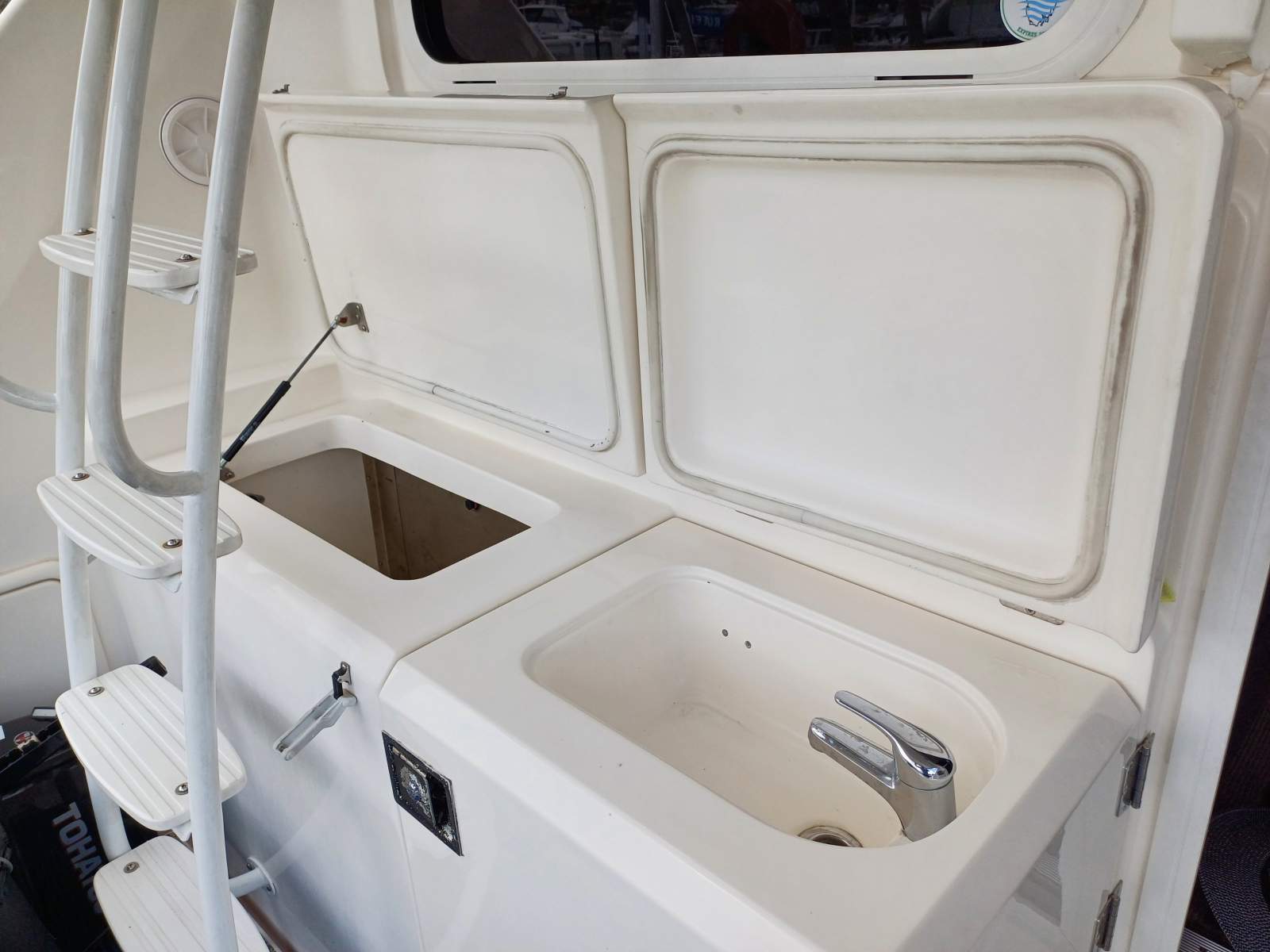 Sunset Boulevard Riviera 37 Flybridge Twin 370hp Cummins. Set up for offshore fishing Boat Brokers of Tasmania