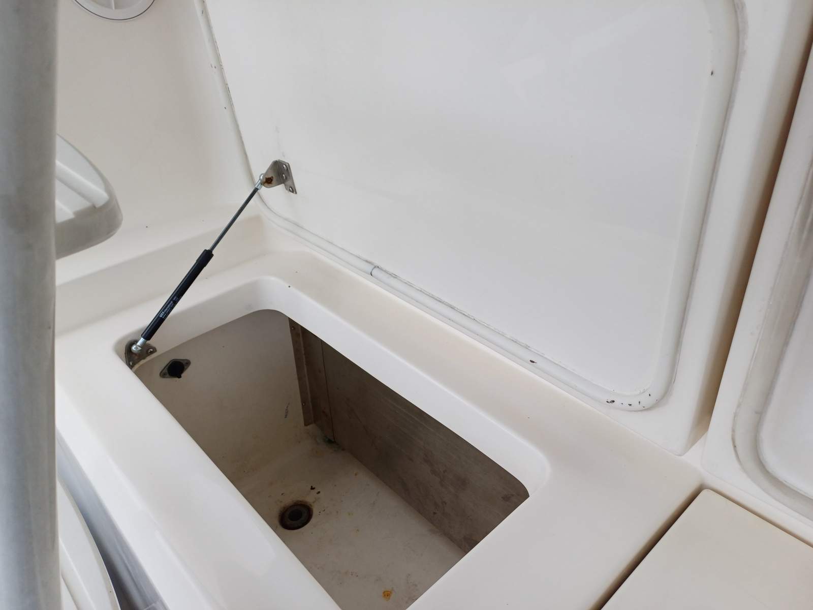 Sunset Boulevard Riviera 37 Flybridge Twin 370hp Cummins. Set up for offshore fishing Boat Brokers of Tasmania