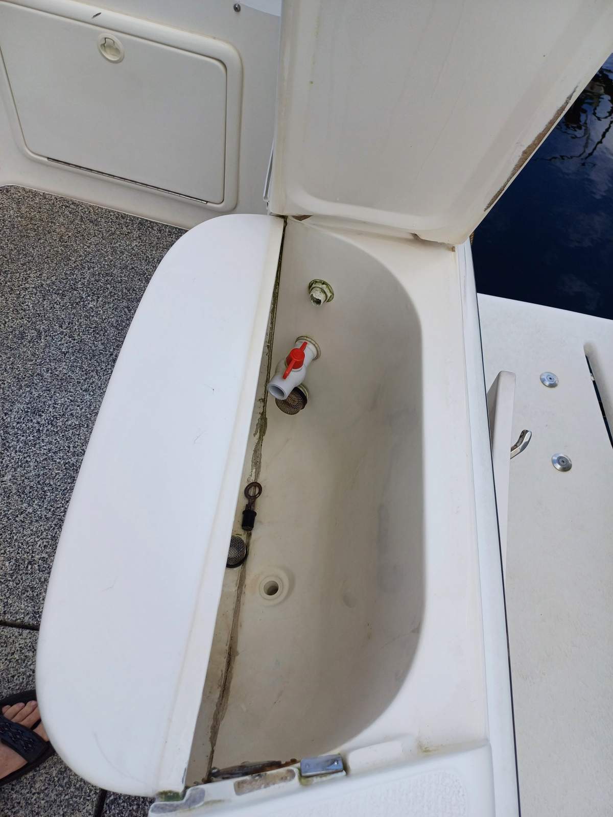 Sunset Boulevard Riviera 37 Flybridge Twin 370hp Cummins. Set up for offshore fishing Boat Brokers of Tasmania