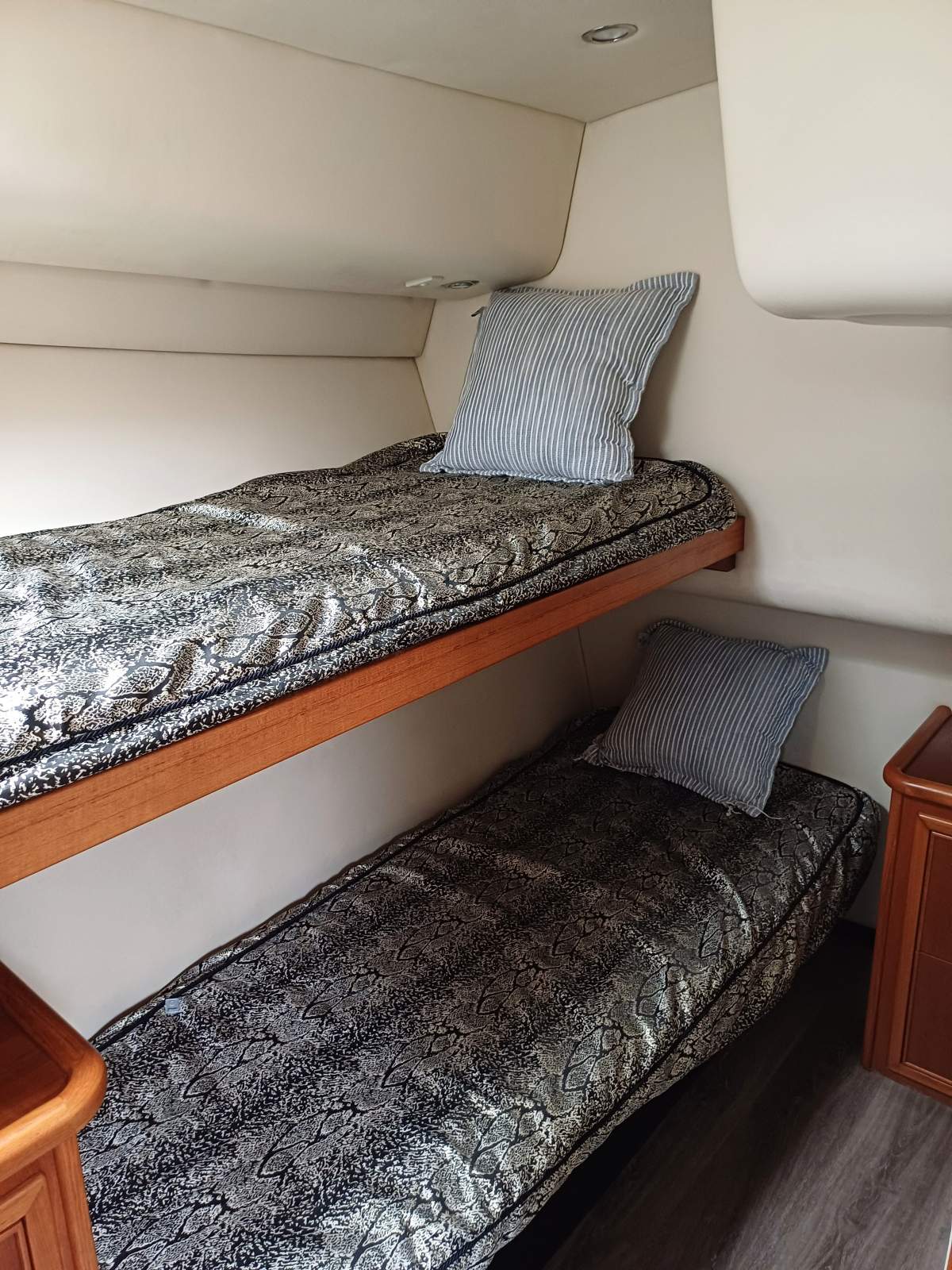 Sunset Boulevard Riviera 37 Flybridge Twin 370hp Cummins. Set up for offshore fishing Boat Brokers of Tasmania