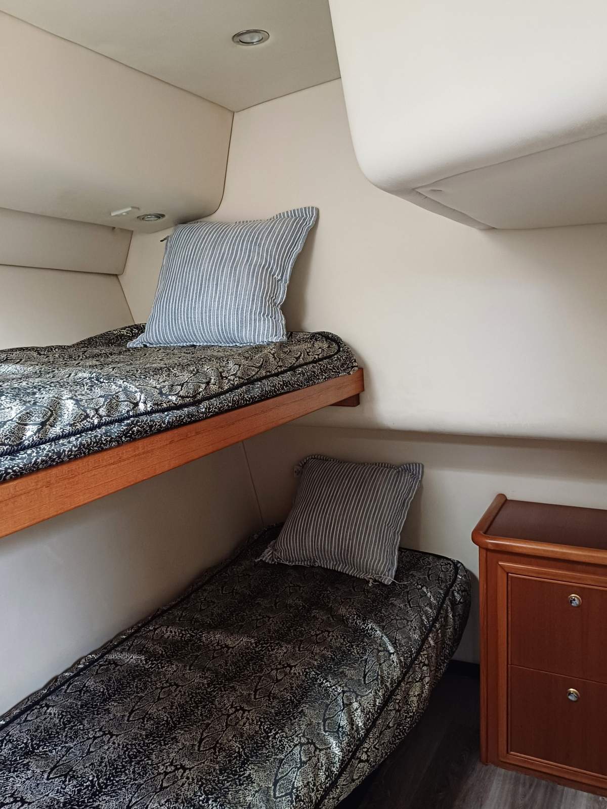 Sunset Boulevard Riviera 37 Flybridge Twin 370hp Cummins. Set up for offshore fishing Boat Brokers of Tasmania