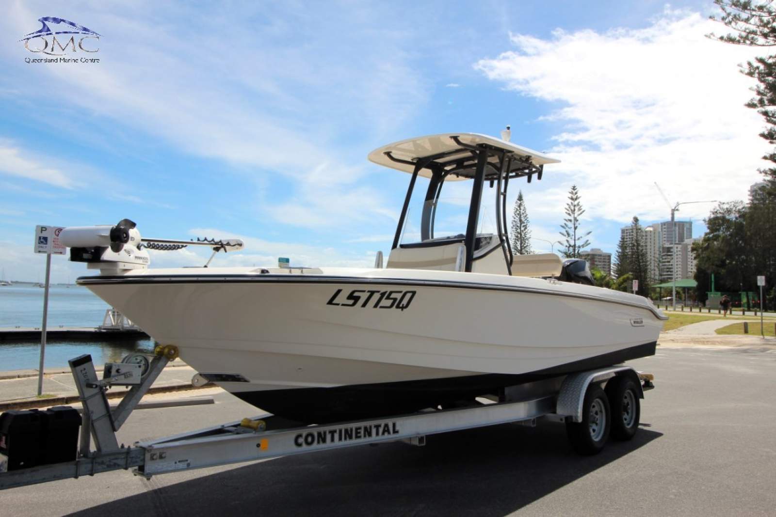 Boston Whaler 220 Dauntless Centre Console