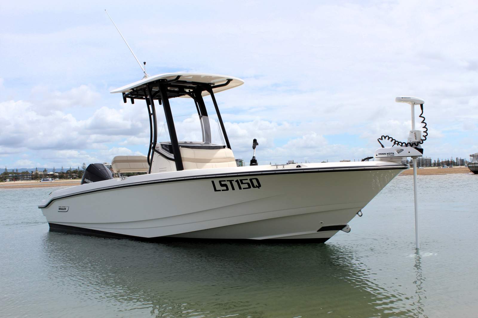 Boston Whaler 220 Dauntless Centre Console