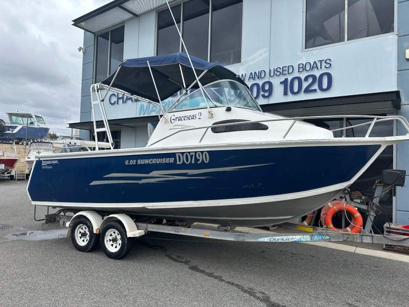 Seascape 6.02 Suncruiser with Yamaha 150HP 4 Stroke only 90 hours!!