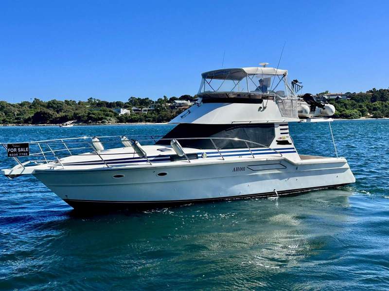 Thomascraft 38 Flybridge Cruiser " Repowered with 2 x 400hp Diesels "