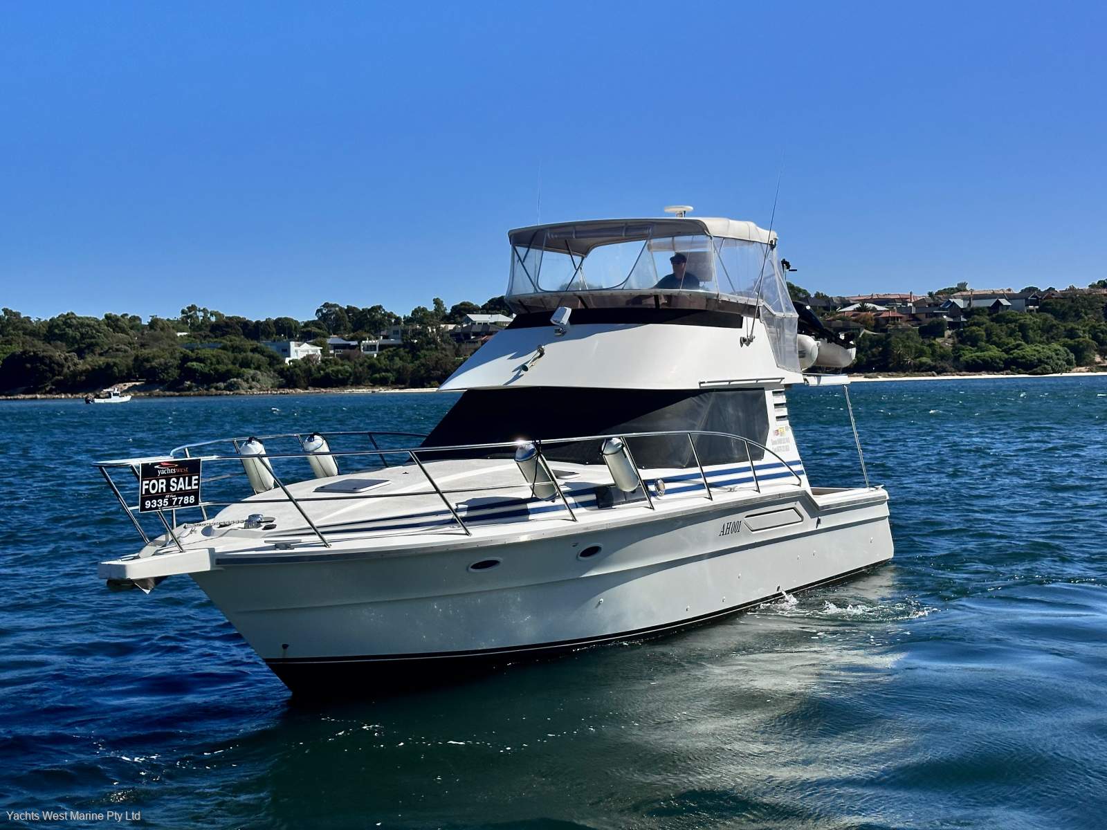 Thomascraft 38 Flybridge Cruiser " Repowered with 2 x 400hp Diesels ":THOMASCRAFT 38 by YACHTS WEST ph 9335 7788