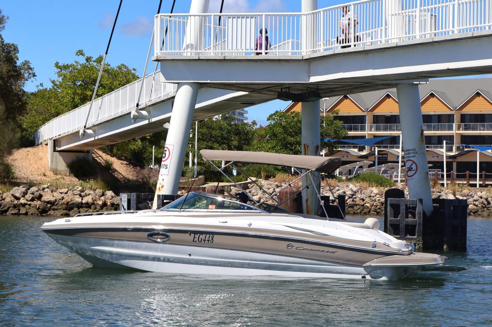 Crownline 252 Ex - BRAND NEW 6.2L 300hp Mercruiser!