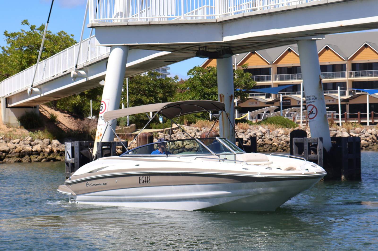 Crownline 252 Ex - BRAND NEW 6.2L 300hp Mercruiser!