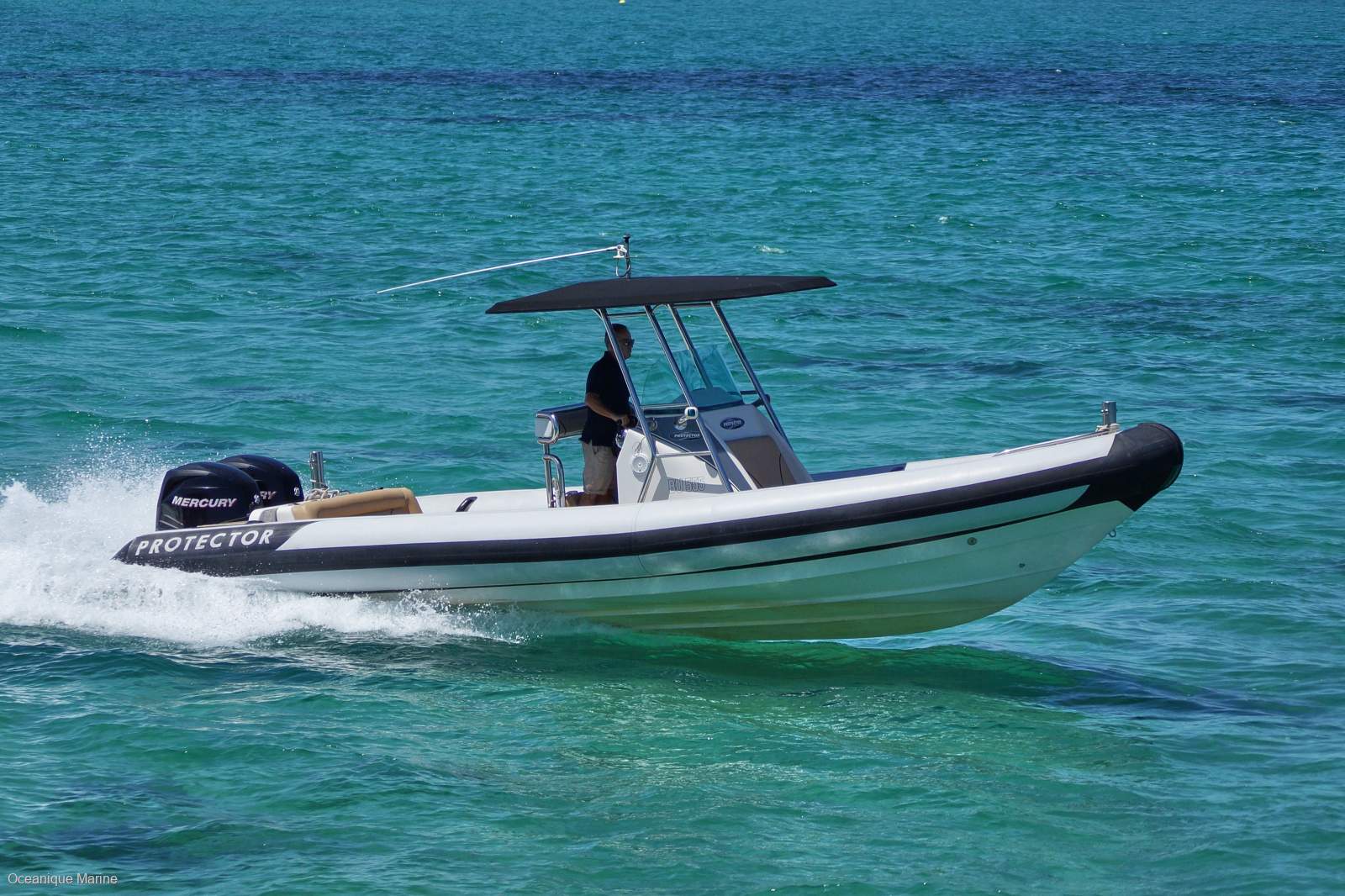 Protector 8.50 Centre Console **Reasonable offers considered**