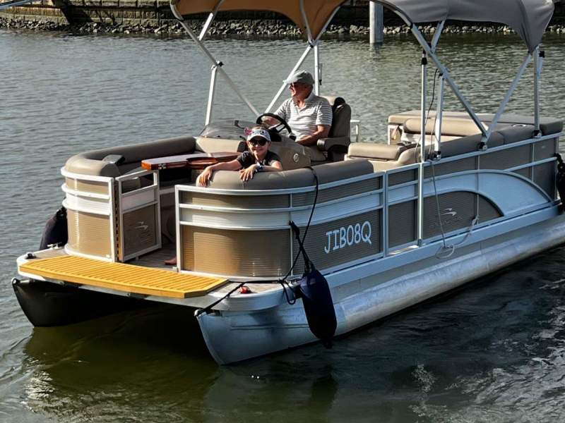Bennington Pontoon Boat 18SL Electric
