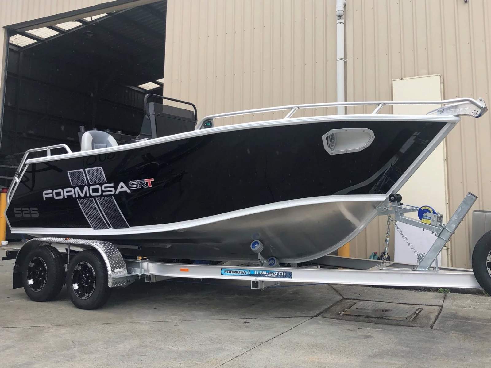 Formosa 525 SRT Side Console