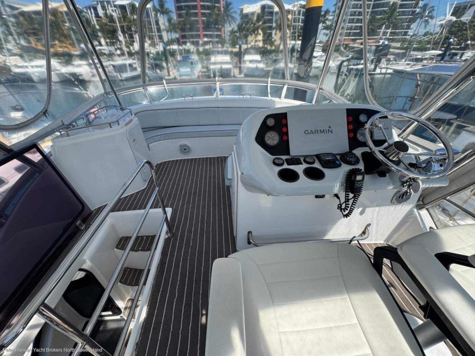 Voyager 1040 Flybridge Catamaran