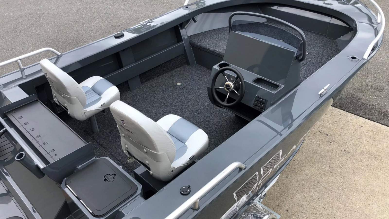 Formosa 595 SRT Side Console